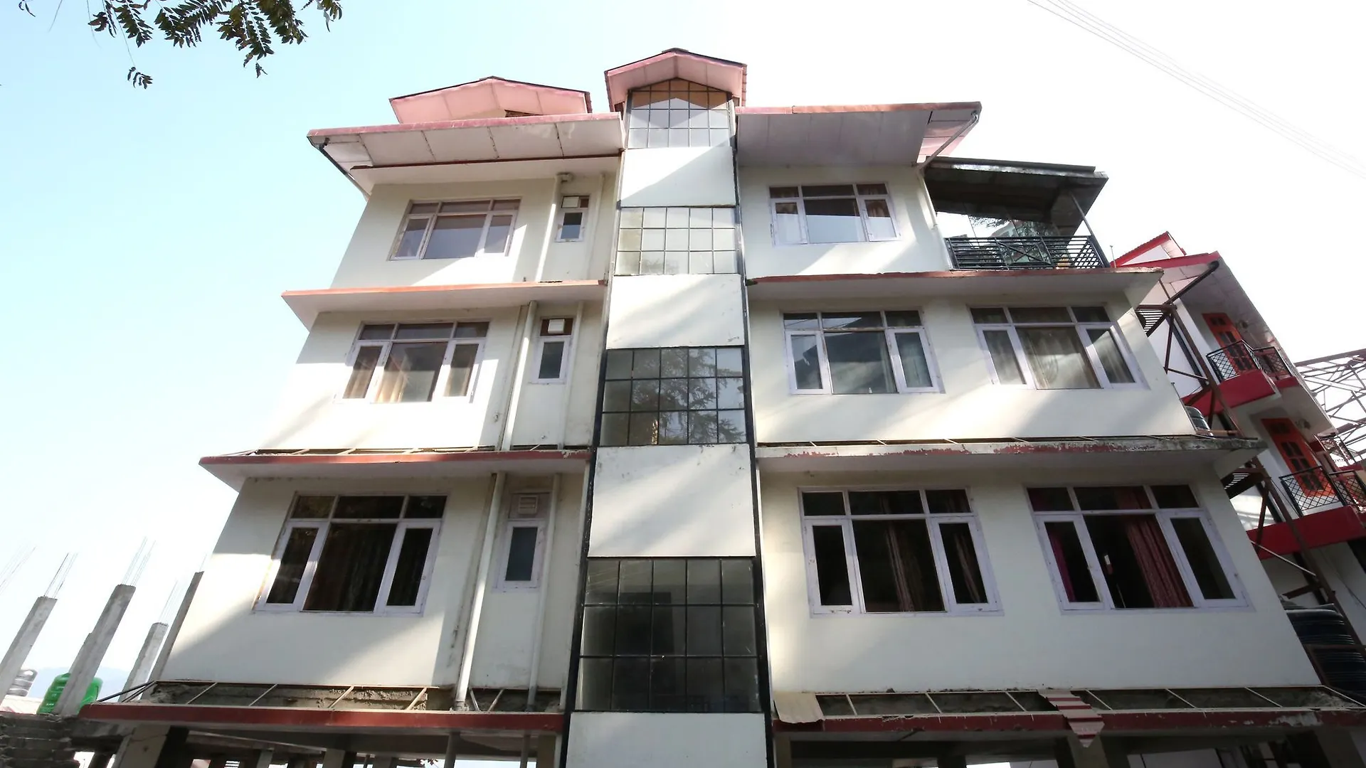 Apartment Oyo Home 10083 Golden Forest View 2Bhk Bhattakufer Shimla