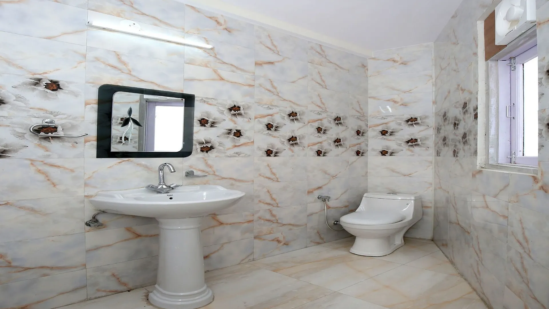 Oyo Home 10083 Golden Forest View 2Bhk Bhattakufer Shimla 0*,