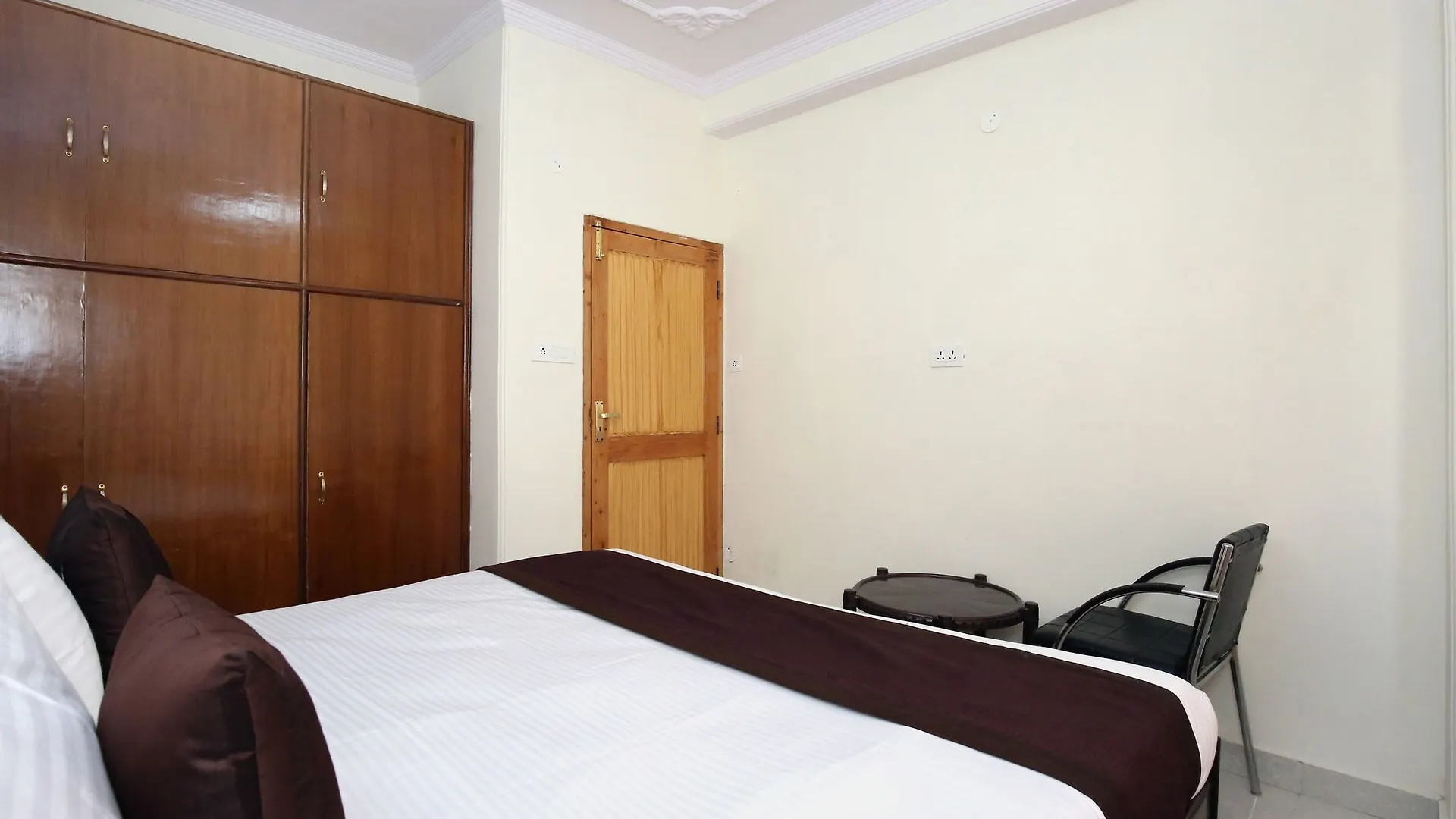 Oyo Home 10083 Golden Forest View 2Bhk Bhattakufer Shimla Apartment