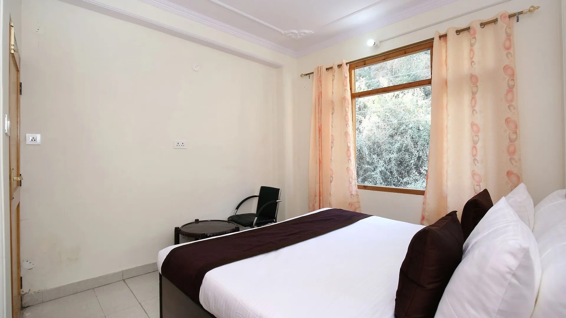 Oyo Home 10083 Golden Forest View 2Bhk Bhattakufer Shimla Apartment