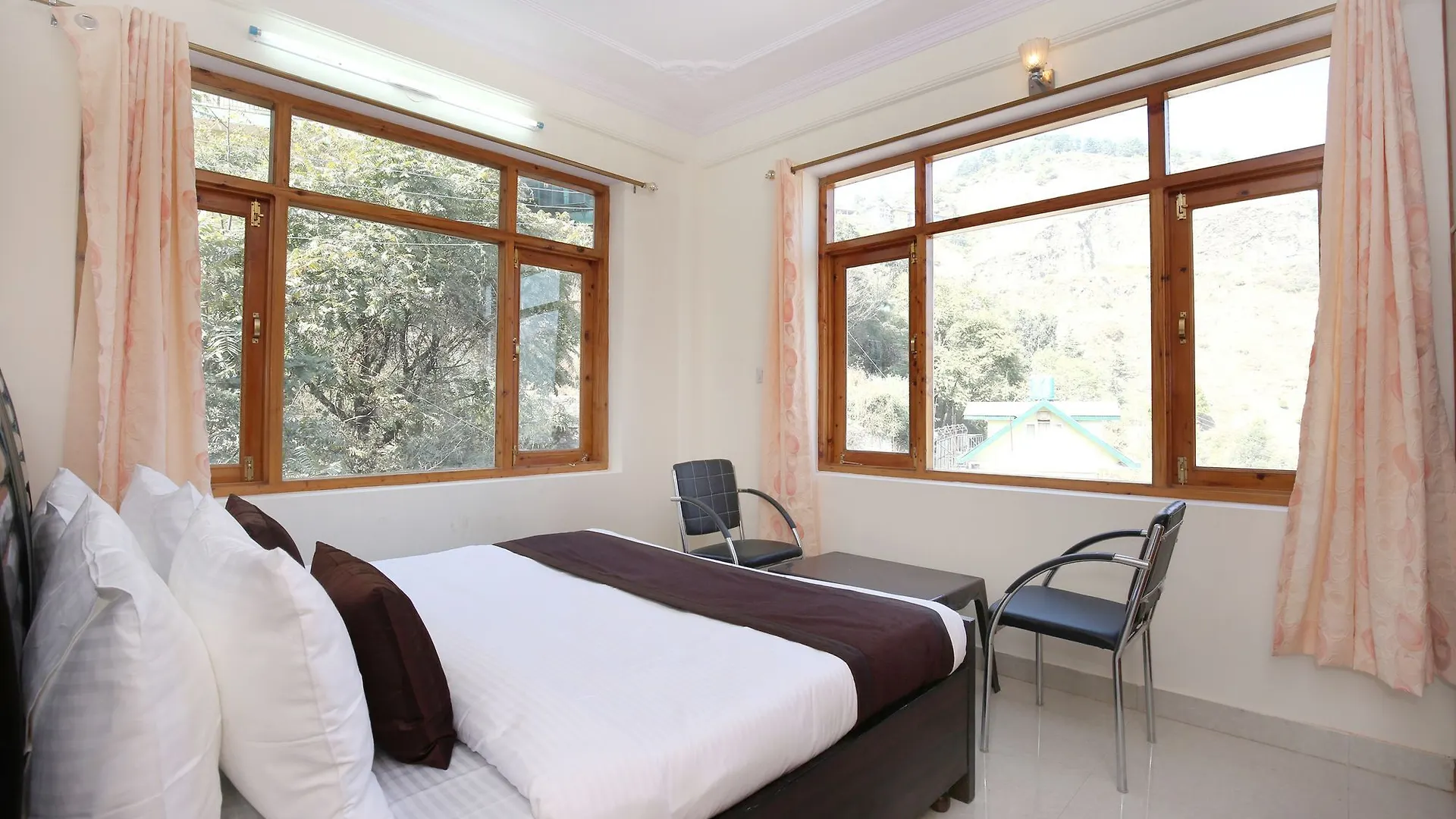 Oyo Home 10083 Golden Forest View 2Bhk Bhattakufer Shimla India